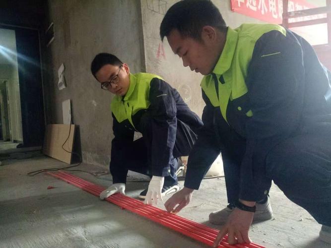 青春匠心 鄭州西郊小區里的水電暖“工程師”